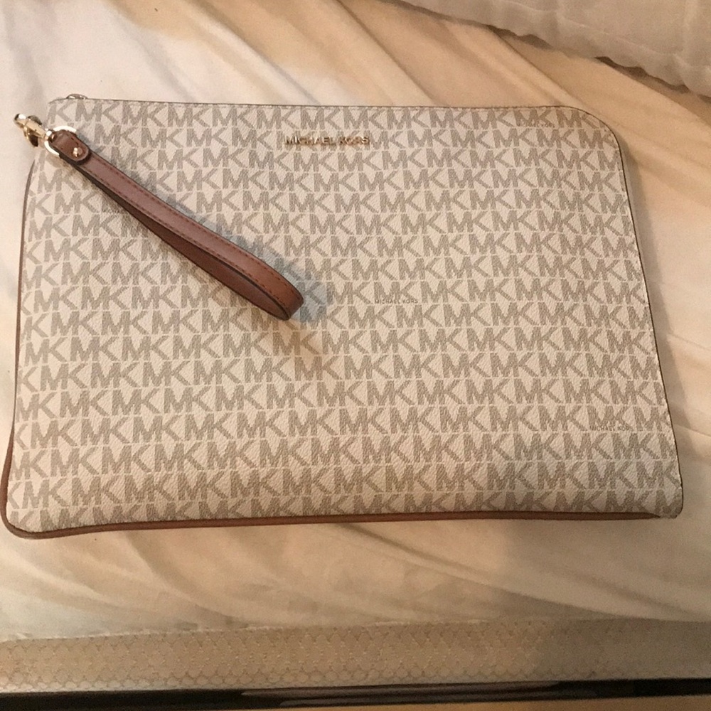 White micheal kors clutch / laptop tablet case